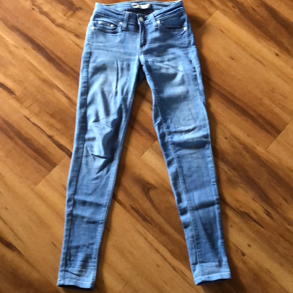Levi’s light blue denim size 25W 30L skinny jean
